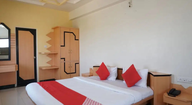 Люкс OYO 24487 Hotel Raj Regency