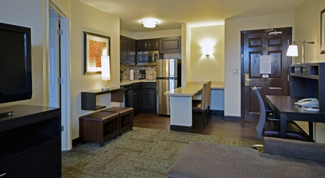 Двухместный люкс c 1 комнатой Staybridge Suites - Cincinnati North by IHG