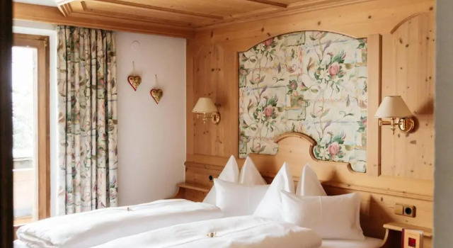 Полулюкс Hotel Kristall