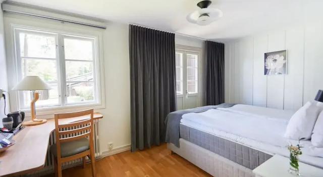 Четырёхместный семейный номер Standard с балконом Mullsjö Hotell & Konferens