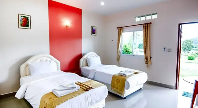 Бунгало Tanaosri & Creekside Resort