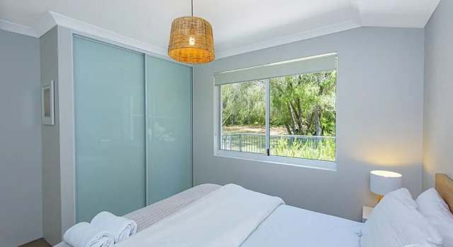 The White House, Book Hotel Geographe Western Australia