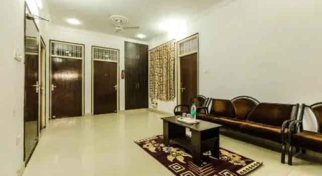 B P Guest House, Забронировать Гостевой дом Отели Гомти Нагара с парковкой, Парковка