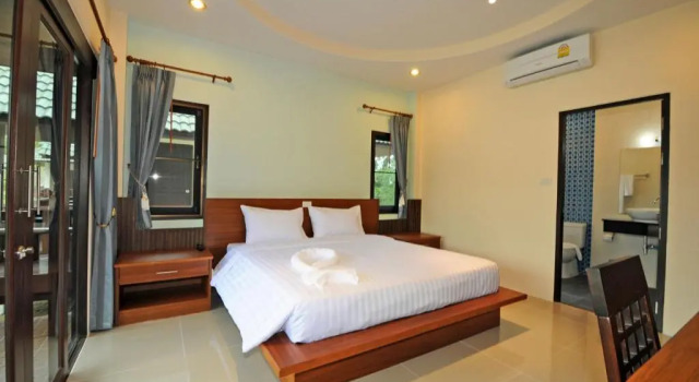 Двухместное бунгало Deluxe с балконом и с красивым видом из окна Phatcharee Resort