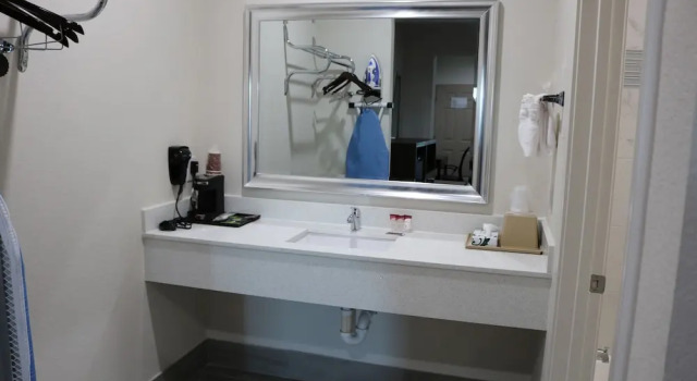 Четырёхместная студия Scottish Inn & Suites - IAH Airport