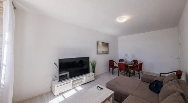 A 1 - Spacious apt on the Seafront With Terrace