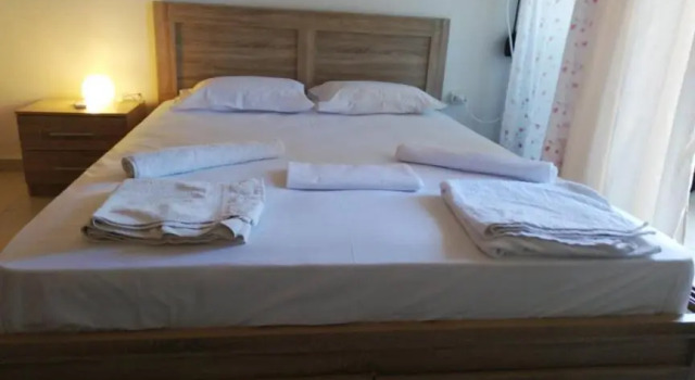 Μaisonette of 6 persons, 50 meters from the sea, Book Hotel Gerakini 