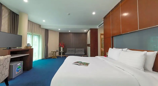 Люкс с видом на город HALO HANOI HOTEL