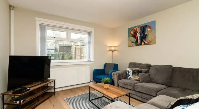 3 Bed House With Driveway, Buchen Sie Ferienhaus Hotels in Schottland mit Parkplatz, Parkplätze