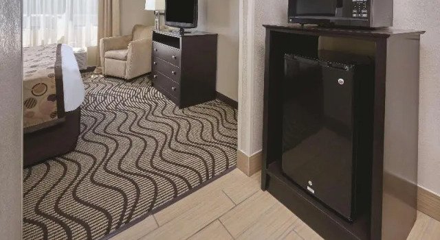 Люкс с красивым видом из окна La Quinta by Wyndham South Bend