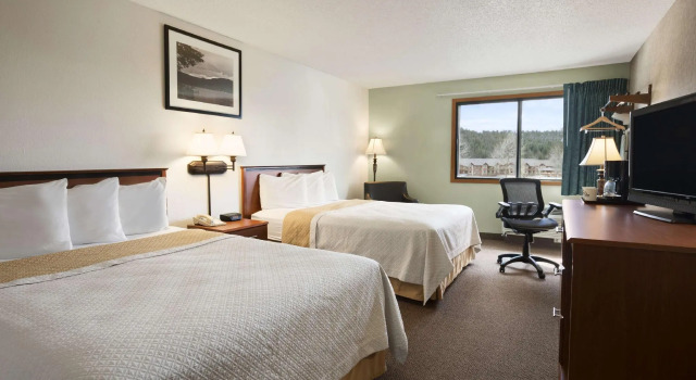 Четырёхместный номер Standard Days Inn by Wyndham Coeur dAlene