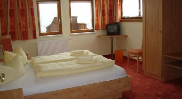 Трёхместный номер Economy T3 Alpenhotel Garfrescha