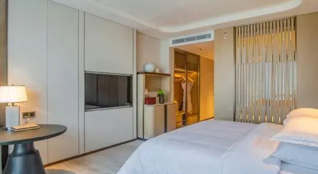 Полулюкс Sheraton Yunfu Xinxing Hotel