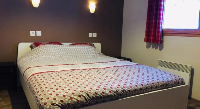 Joli T4 à Vars dans Résidence 4 étoiles, Prenota Hotel Hotel a Alvernia con parcheggio, Parcheggio