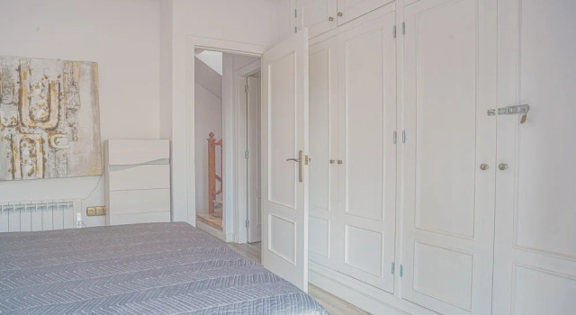 Beautiful 3-bed House With Communal Pool