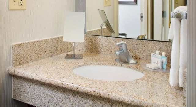 Четырёхместный номер Standard Courtyard by Marriott Richmond Airport
