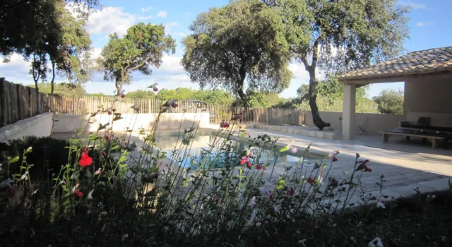 Коттедж Gîtes "Les Cabanes de Carelle" entre Camargue et Cévennes
