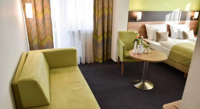 Двухместный номер Superior с балконом Martins Klause Airport Messe Hotel - Air Conditioning - Self Check-In available