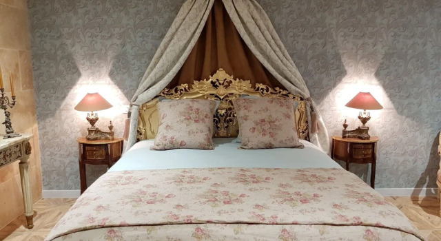 Château des Périchons, Boek Hotel Poncins Rhone-Alpen