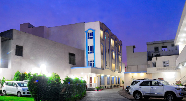 Hotel Maharaja Residency