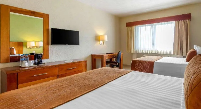Шестиместный номер Standard Comfort Inn Puerto Vallarta Golfside & Marina