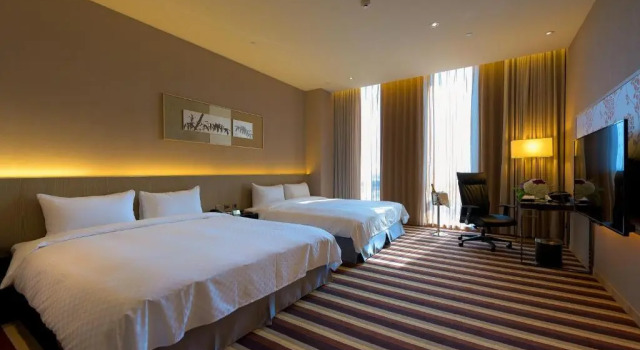 Четырёхместный номер Superior Grand Royal Hotel