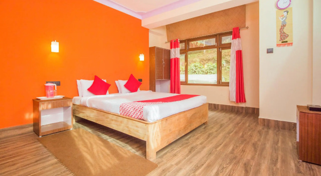 OYO 27709 Hotel Red Cherry