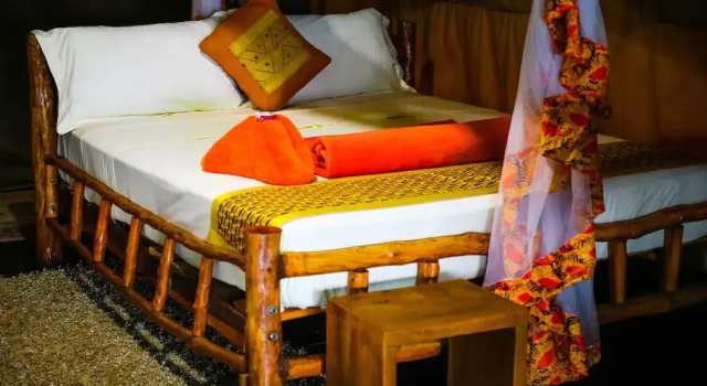 Selous Butembo Tented Lodge Lotus, Rezerwuj Hotel Mwaseni Pvani region