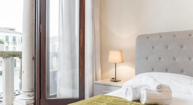 Luxury Apartment On Grand Canal by Wonderful Italy