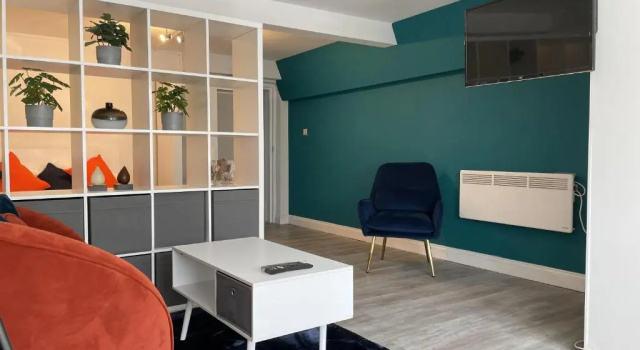 Апартаменты West Side Studio Apartment