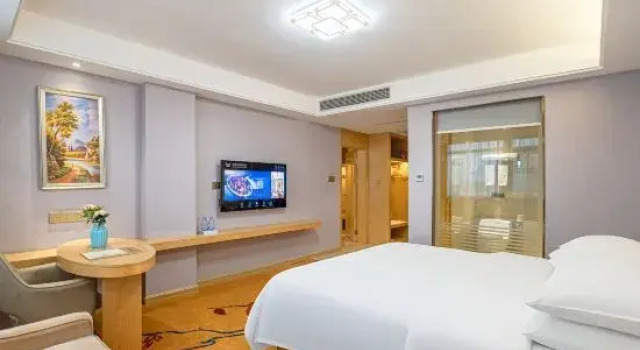 Семейный люкс Vienna International Hotel
