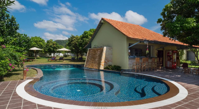Bougainvillea Resort, Boek Resort Hotels in Kep Province met parkeren, Parkeren