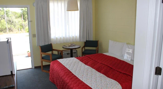 Oak Grove Inn, Забронировать Отель Отели Table Rock Lake с парковкой, Парковка