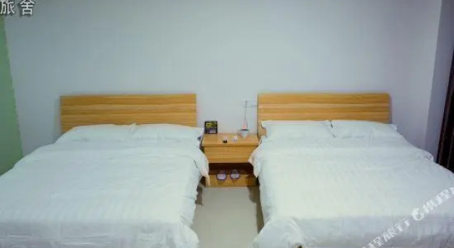 Кровать в общем номере (женский номер) Lezhijia Hostel