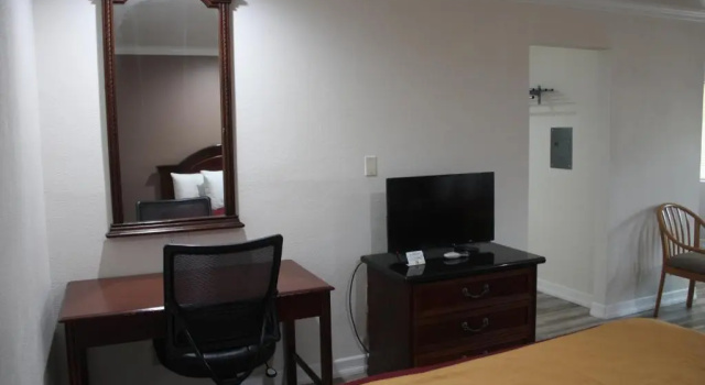 Четырёхместный люкс Value Inn & Suites