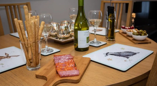 Апартаменты Deluxe Abbey Apartments - Modern Serviced Apartments - Tourists & Professionals