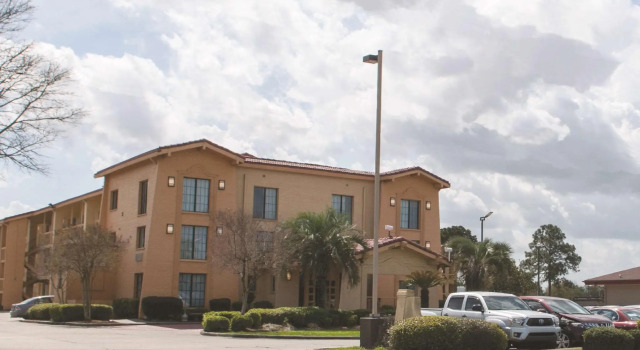 Люкс Deluxe La Quinta Inn by Wyndham New Orleans Veterans / Metairie