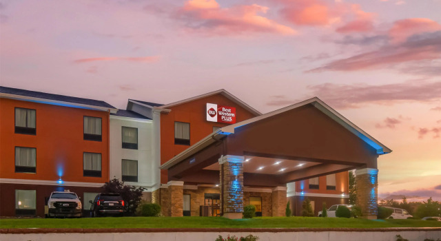 Best Western Plus Hiawatha Hotel, Book Hotel Hoteller i Hiawatha med parkering, Parkering