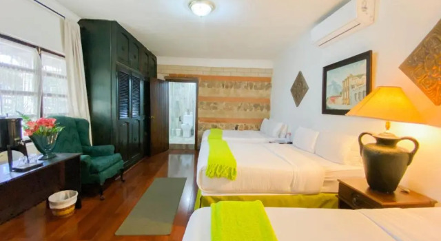 Трёхместный номер Standard El Carmen Hotel
