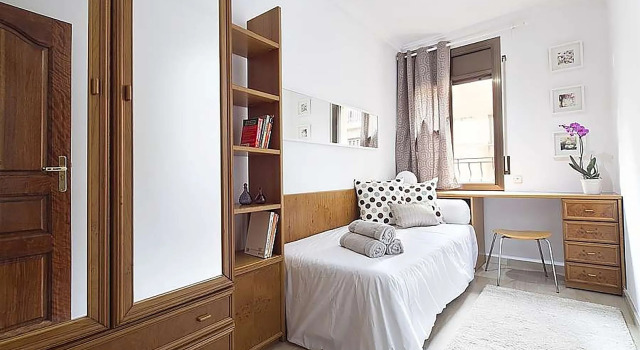 3-floor House - Triplex Pl España 1098, Забронировать Отель Сантс-Монжуик , рядом с Фонд современного искусства Франа Дауреля
