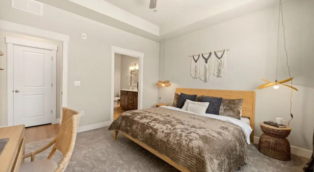 The Landmark 2 King Beds, Garage & Fireplace, Rezerwuj Apartament Hotele w Fort Collins z parkingiem, Parking