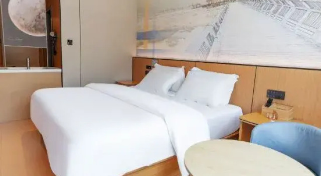 Кровать в общем номере Lanfeng Hotel (Longnan Tanchang Guan'egou Bridge)
