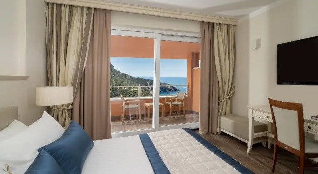 Двухместный номер Deluxe с балконом и с видом на море Boutique Hotel Torre Di Cala Piccola