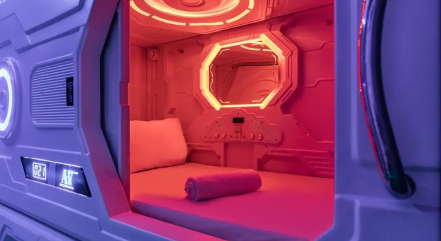 Art Seven Hostel Capsules
