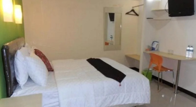 Sentosa Homestay, Prenota Hotel Surabaya East Java, vicino a Ciputra World Surabaya Mall
