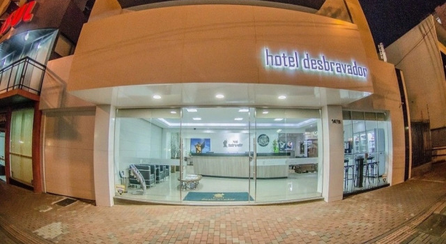 Hotel Desbravador, Забронировать Отель Отели в центре Шапеко с завтраком, отели в центре Шапеко с завтраком