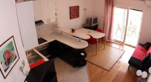 Bubalo Apartmani, Забронировать Отель Хвар Остров Хвар, рядом с Частный Пляж «Си Ю Румс»