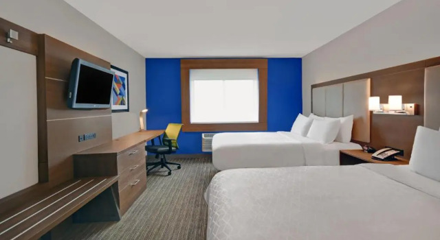 Четырёхместный номер Standard Holiday Inn Express Adrian by IHG