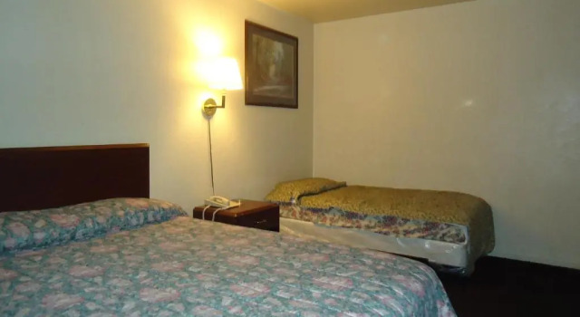 Четырёхместный номер Standard Economy Inn