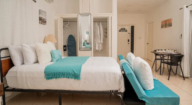 Вилла с балконом Villa Serenity Water View Suite Sleeps 3 w Pool